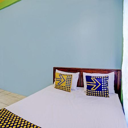 Oyo Life 93037 Nova Jaya Homestay Syariah Lamongan Bagian luar foto