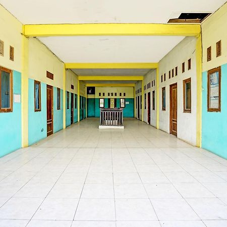Oyo Life 93037 Nova Jaya Homestay Syariah Lamongan Bagian luar foto