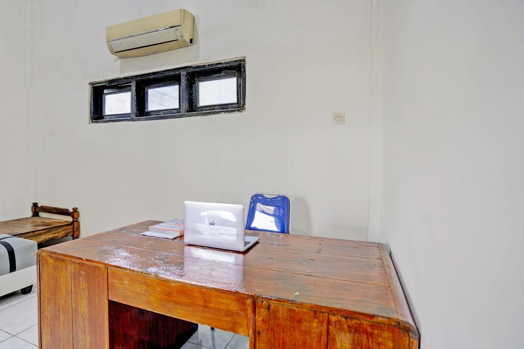 Oyo Life 93037 Nova Jaya Homestay Syariah Lamongan Bagian luar foto