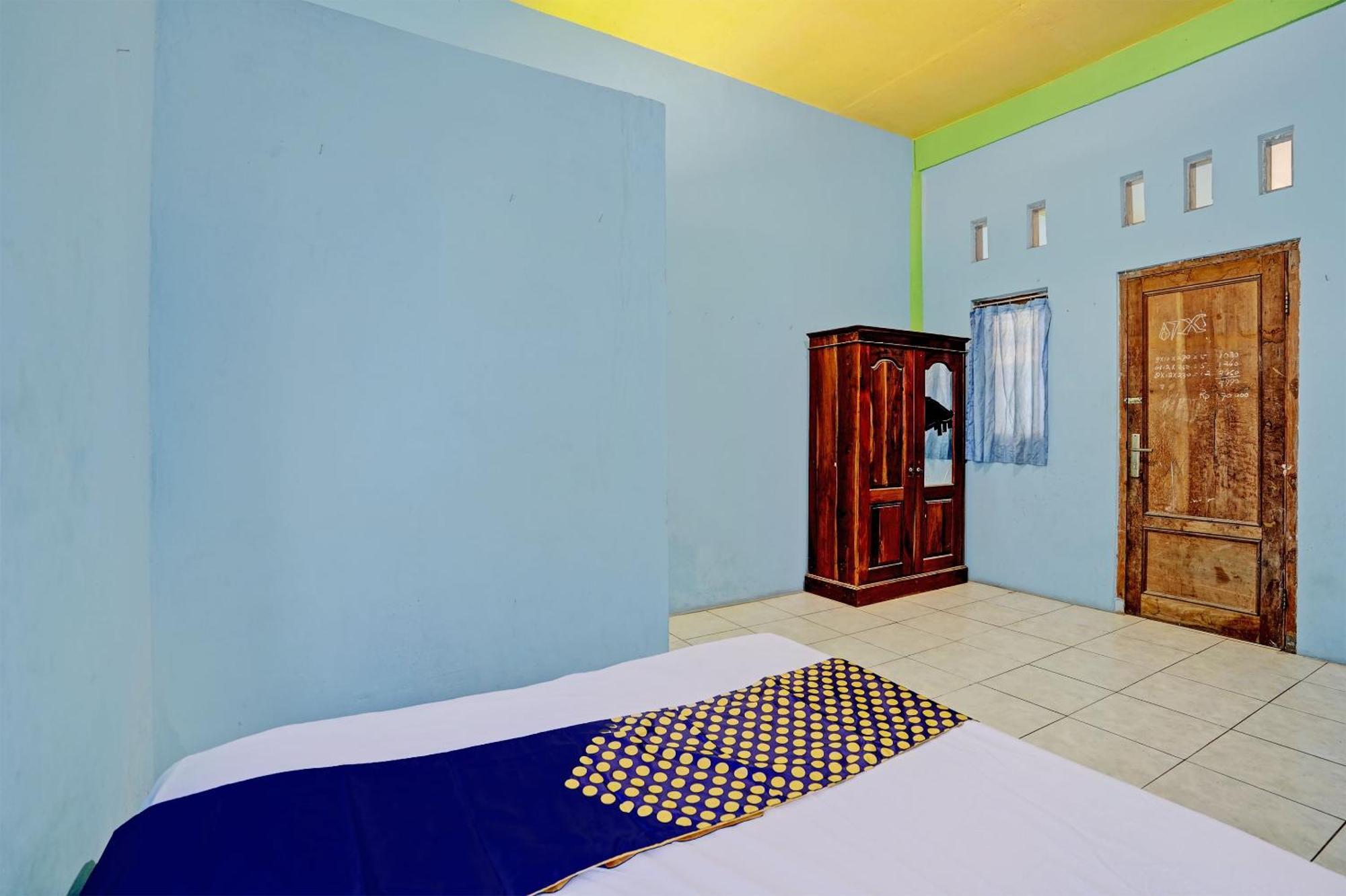 Oyo Life 93037 Nova Jaya Homestay Syariah Lamongan Bagian luar foto