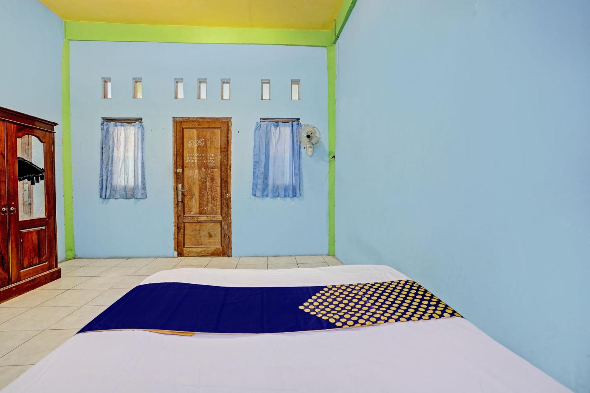 Oyo Life 93037 Nova Jaya Homestay Syariah Lamongan Bagian luar foto